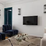 Champs Élysées Montaigne Luxury 2 bedroom