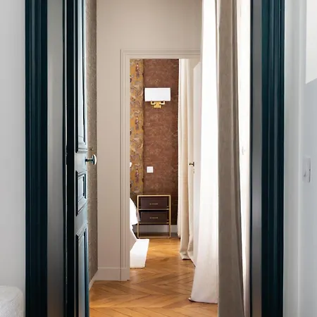 Champs élysées Montaigne Luxury 2 Bedroom