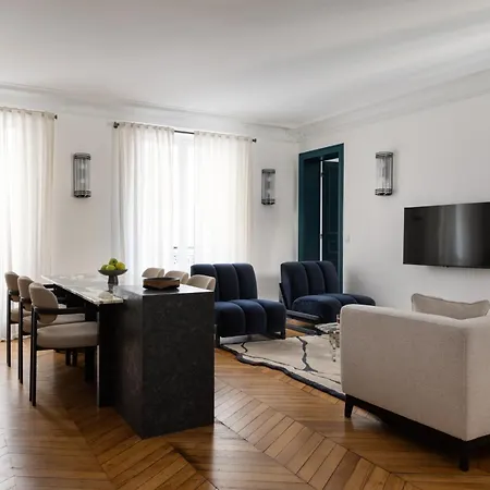 Champs élysées Montaigne Luxury 2 Bedroom *