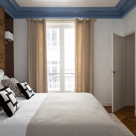 Appartamento Champs élysées Montaigne Luxury 2 Bedroom *